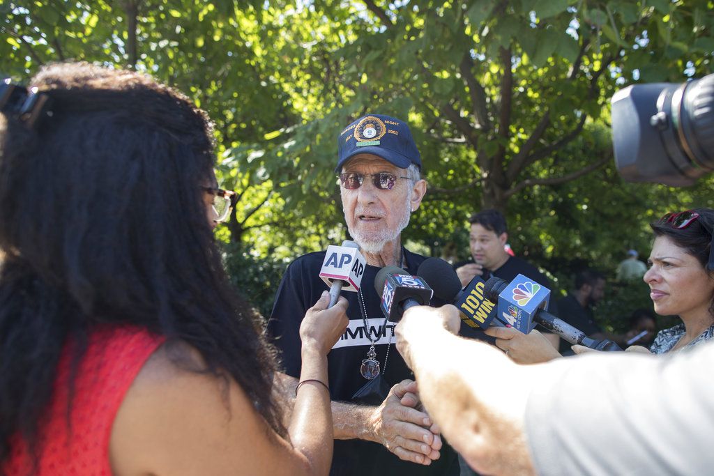 Retired New York City Police Officer Frank Serpico speaks to reporters after a rally to show support for Colin Kaepernick<br>